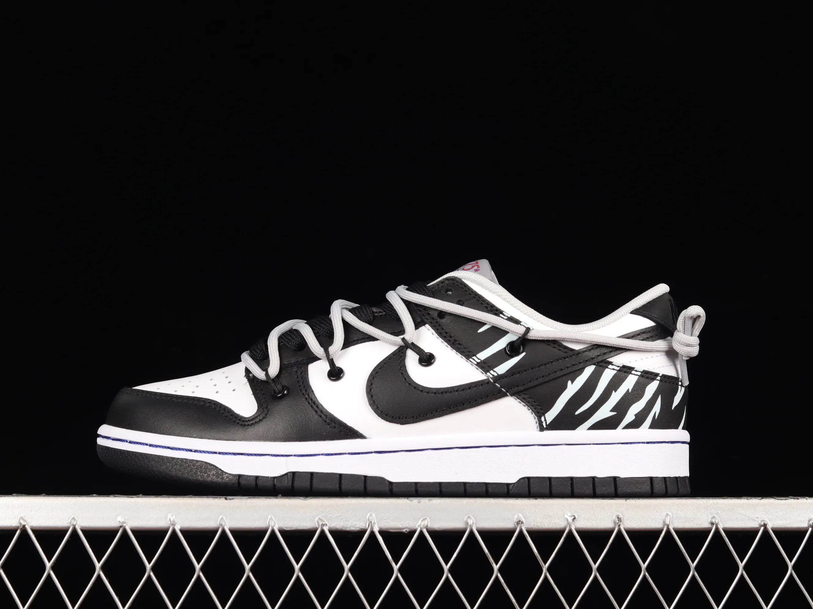 All categories Nk SB Dunk series Nk SB Dunk Low low-top sneakers F version Nk Dunk Low "CNY" Year of the Tiger limited edition SB smashing backboard fashion casual sneakers DD3363-002